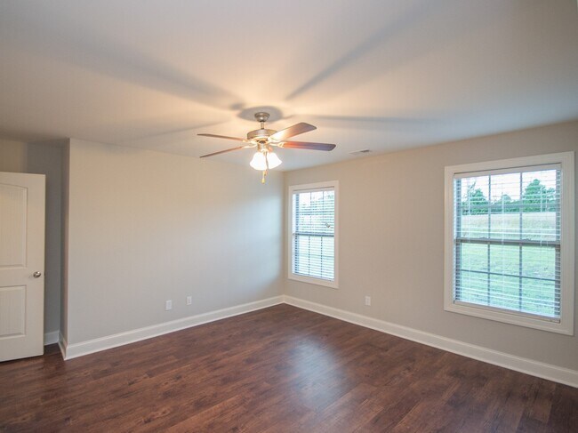 Building Photo - 17846 Sallows Dr