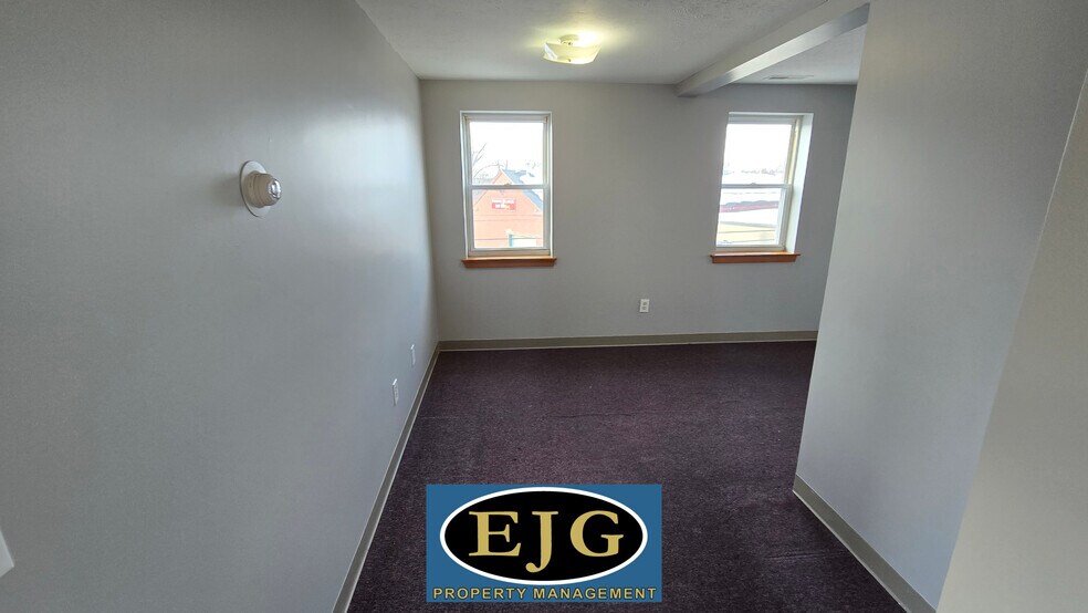 Building Photo - 26 Ledge St