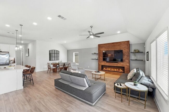 Building Photo - 8611 Pier Cove Dr