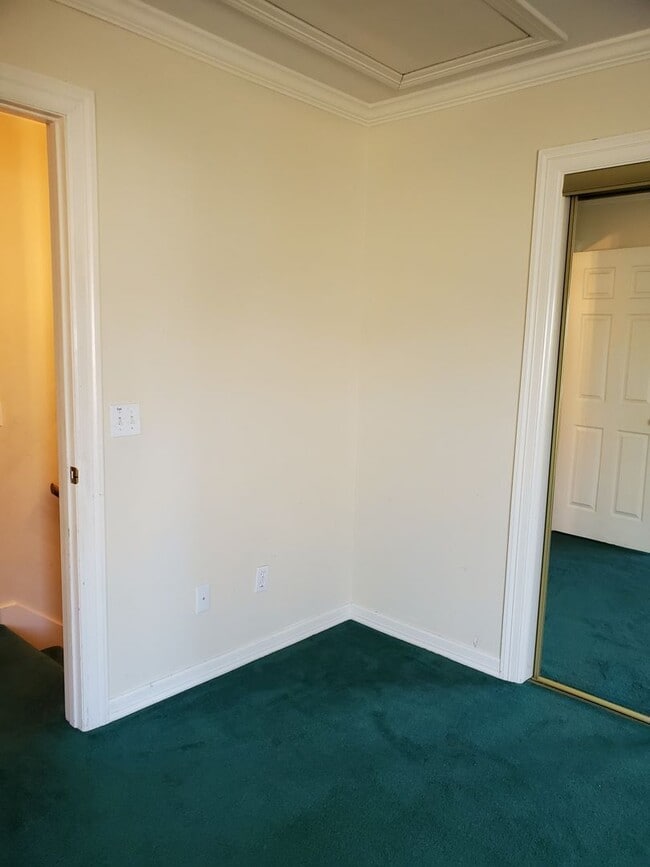 Building Photo - 3635 Green Acres Dr