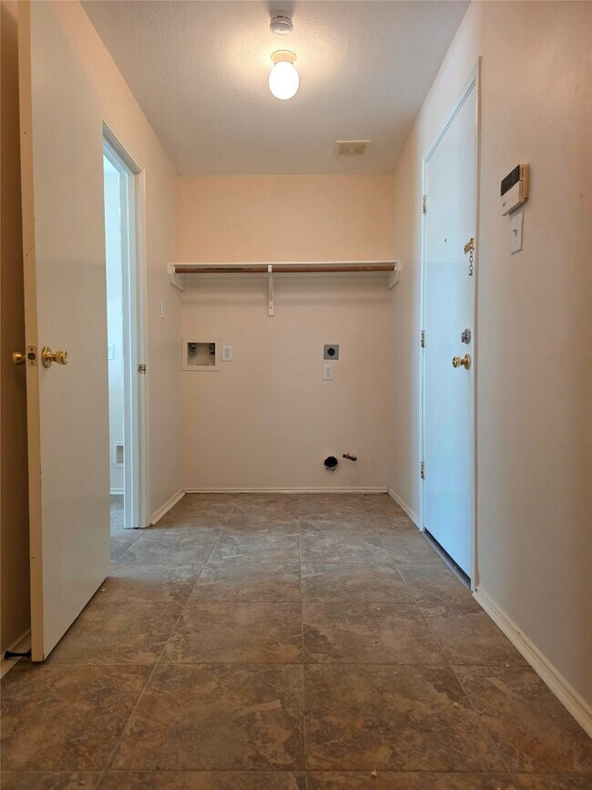 Building Photo - 16106 Darwood Ct