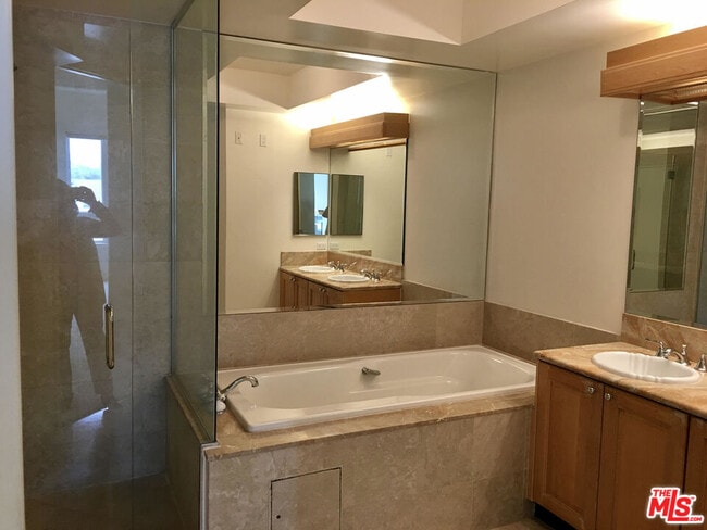 Building Photo - 12222 Wilshire Blvd