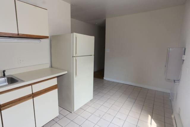 Building Photo - 824 W Cornelia Ave