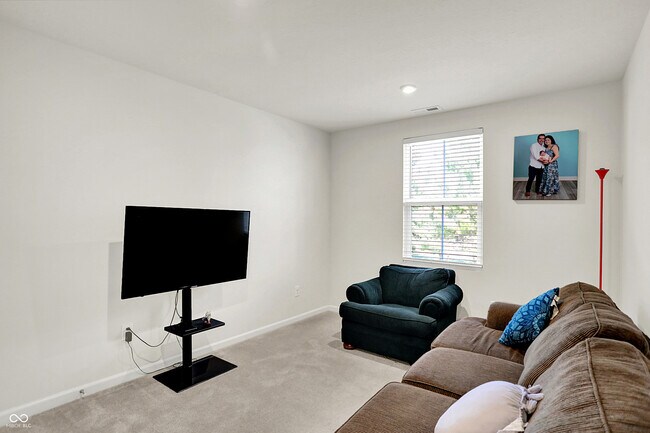 Building Photo - 910 Red Hls Ct