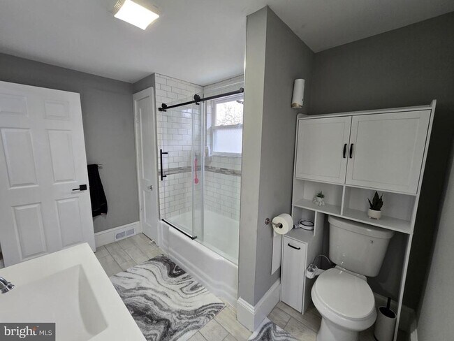 Building Photo - 530 Walnut Ave