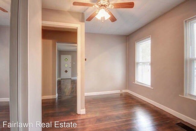 Building Photo - 3 br, 1 bath House - 302 South Grove St.