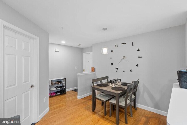 Building Photo - 645 Constellation Square SE