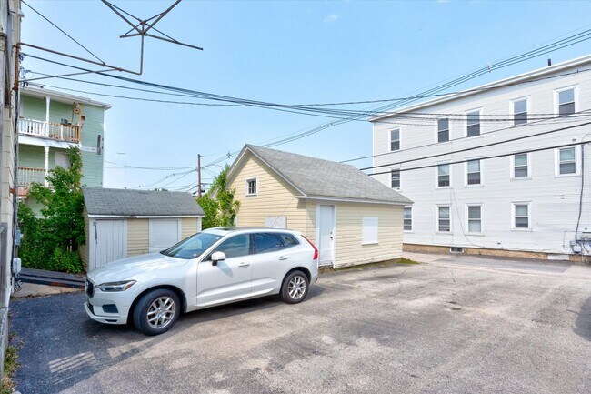 Building Photo - 475 Rimmon St