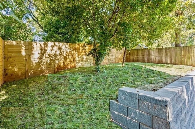 Building Photo - 987 Fair St SW