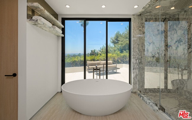 Building Photo - 365 Trousdale Pl