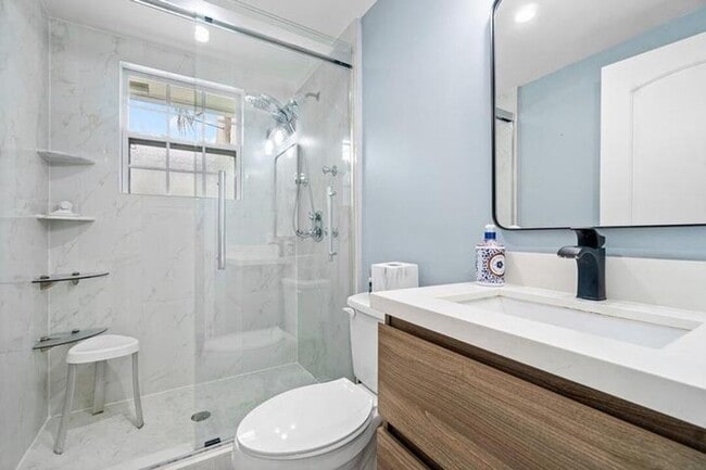 Building Photo - 353 E Lakewood Rd