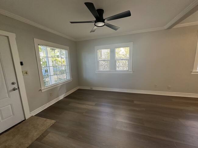 Living room - 3952 35th Ave