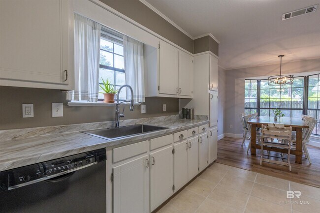 Building Photo - 100 Straford Ct