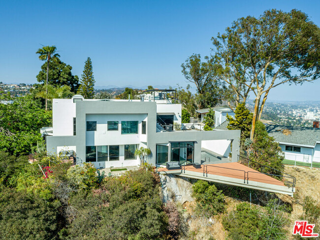Building Photo - 8424 Grand View Dr