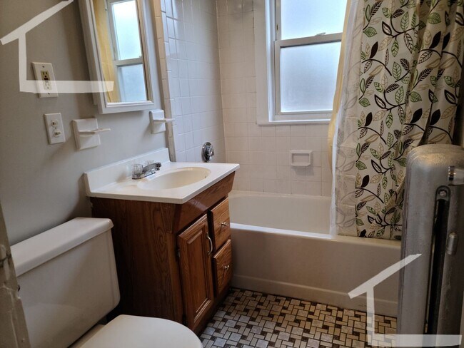 Building Photo - Large and Sunny 2-Bed, 1-Bath in JP Avail for June