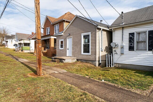 Building Photo - 2008 Pride Ave