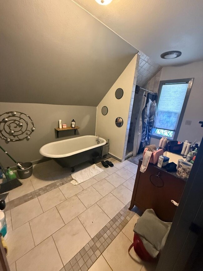 Building Photo - 600 9th Ave