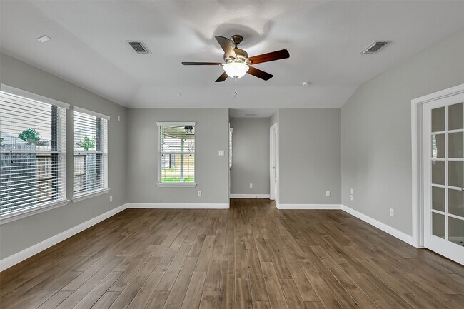 Building Photo - 3011 Crescent Oaks Park Ln