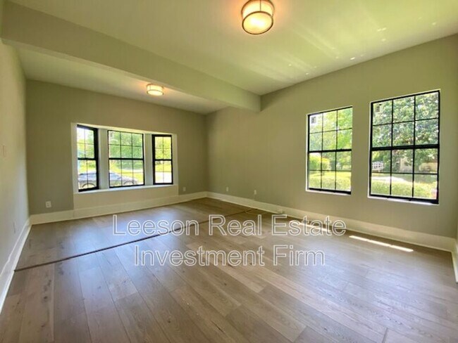 Building Photo - 2401 Darien St