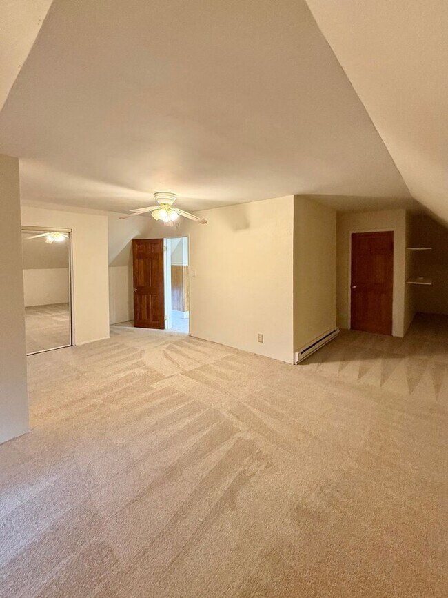 Building Photo - Charming 5-Bedroom Central District Home