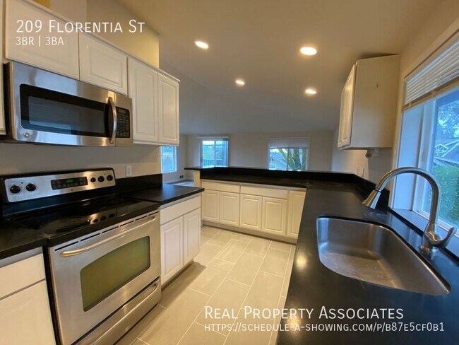 Building Photo - 209 Florentia St