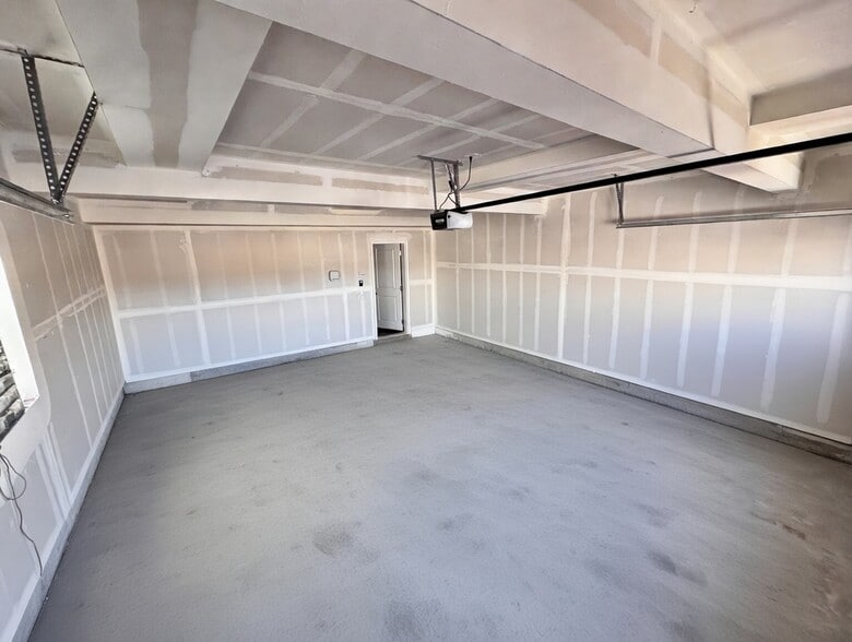 2 car garage - 10831 Rowena Wy