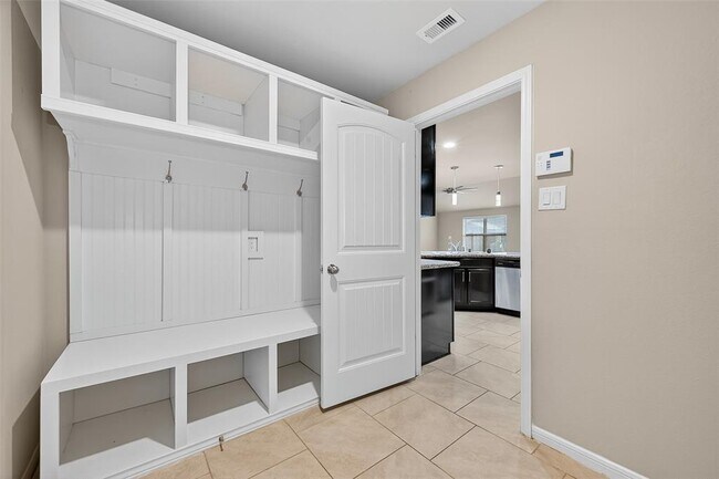 Building Photo - 3026 Village Creek Dr