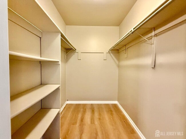 Building Photo - 256 Willowbrook Dr