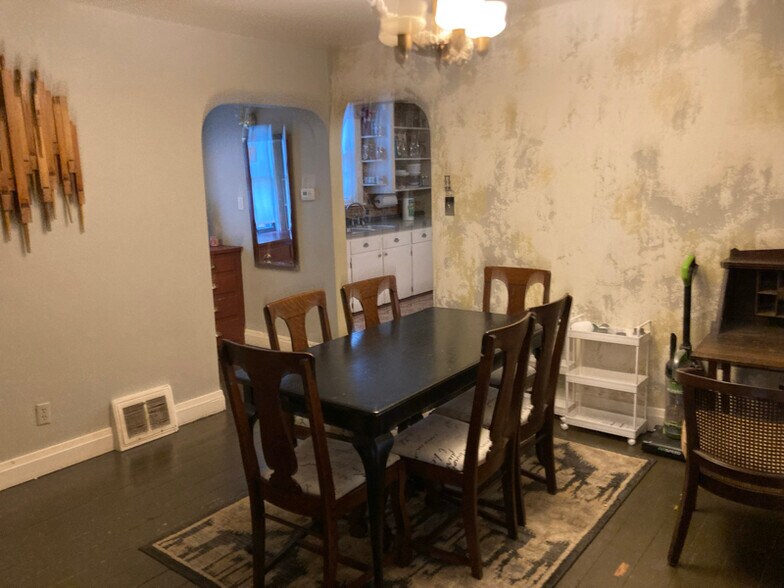 Building Photo - 9069 South 13th Street