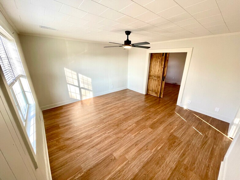Building Photo - 1601 Levee Rd