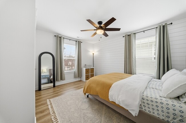 Building Photo - 9610 7th Bay St