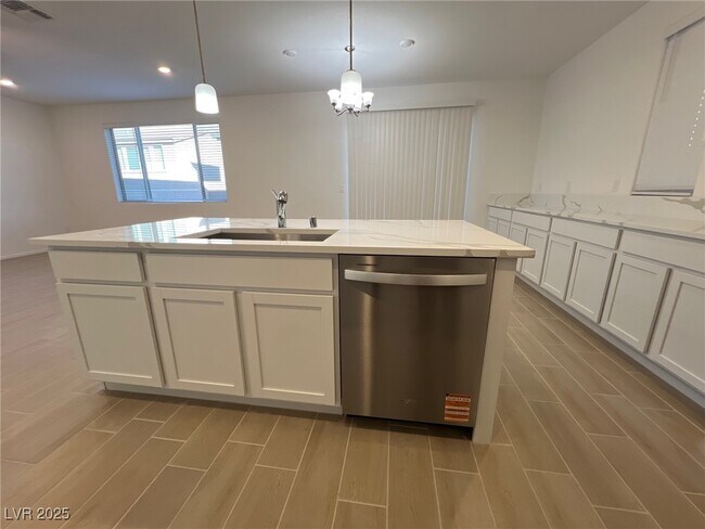 Building Photo - 7470 S Pioneer Way