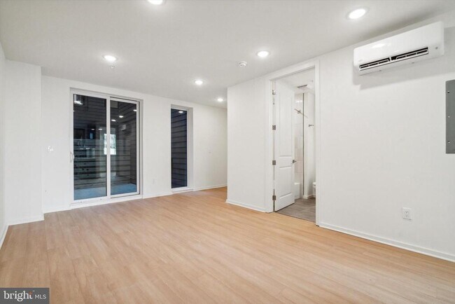 Building Photo - 225 N 12th St