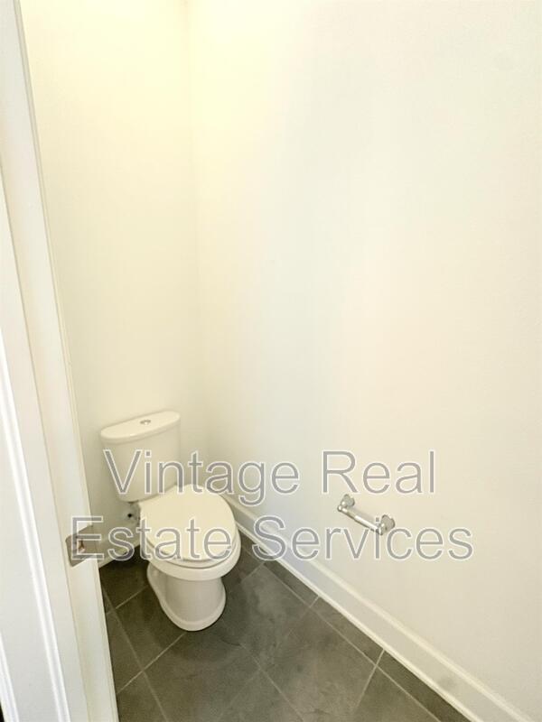 Building Photo - 4645 Butler National Dr
