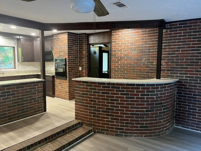 Building Photo - 163 Old Norton Rd