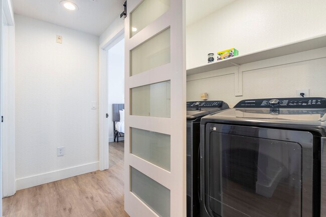 Building Photo - 15608 N 71st St