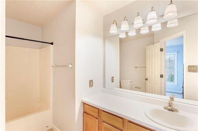 Building Photo - 1211 Meadowbrook Dr