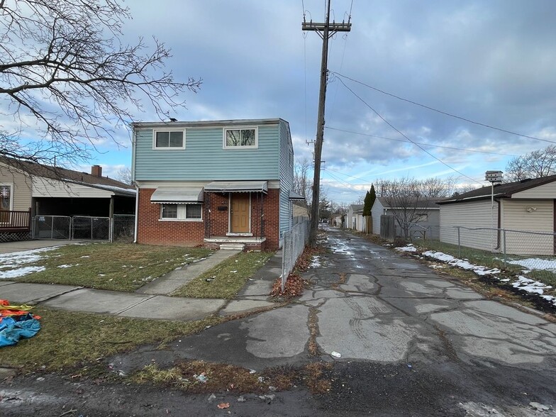 Building Photo - 4552 7th St