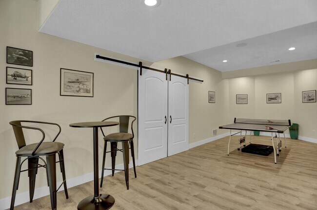 Building Photo - 10503 E Meadow Run