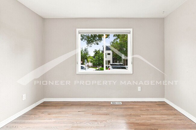 Building Photo - Charming Home with Central AC and Fenced Yard