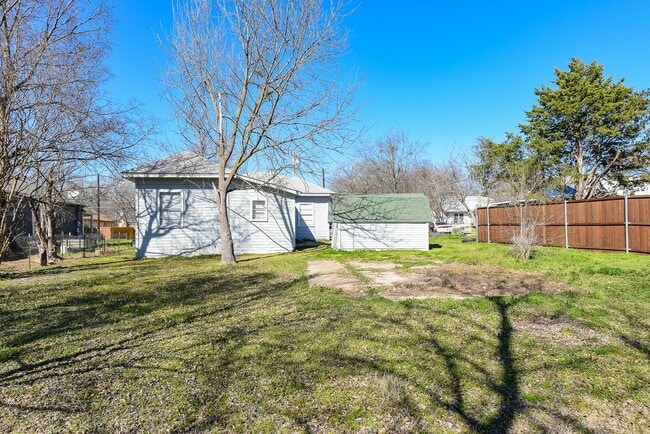 Building Photo - 3715 Eutopia St