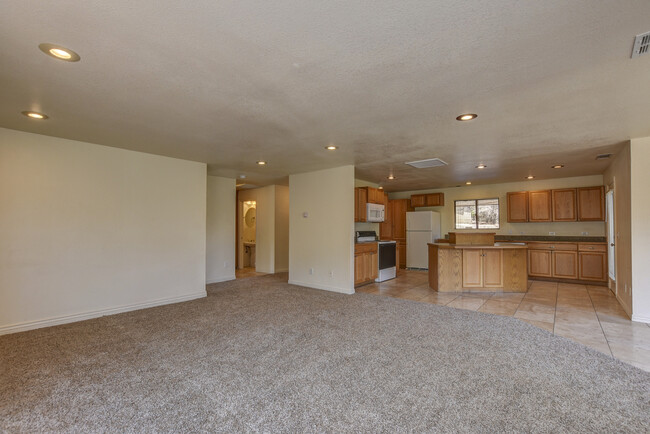 Building Photo - Beautiful home in Yavapai Hills!