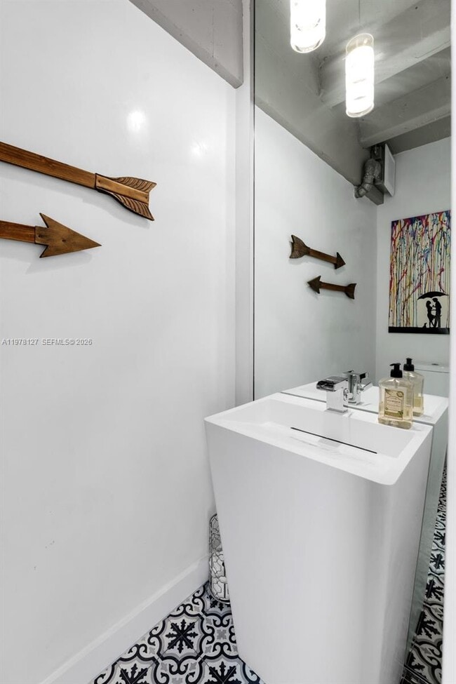 Building Photo - 6901 Edgewater Dr