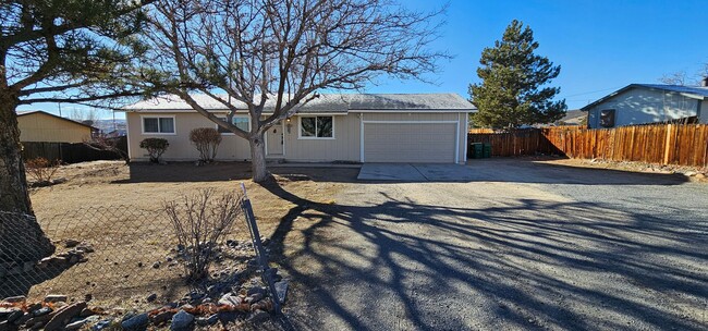 Building Photo - 3 bed 1 bath 2 Car garage- Desert Springs ...