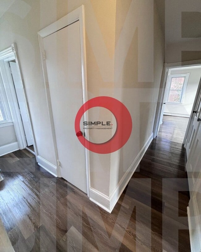 Building Photo - 3 Bedroom House