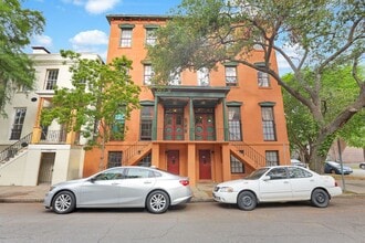 Building Photo - 703 Barnard St