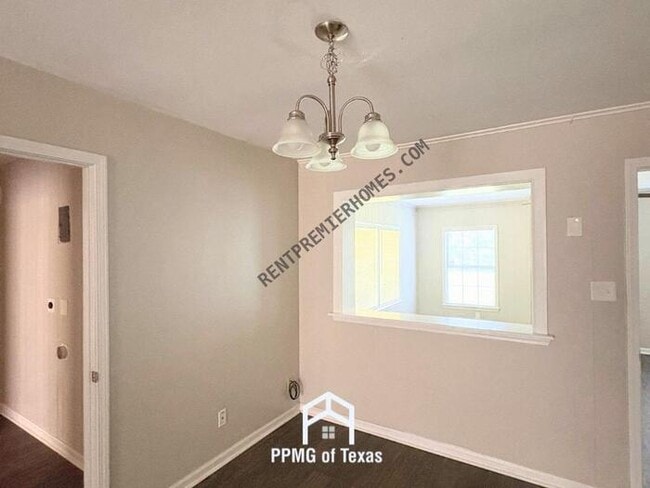 Building Photo - 2409 Eloise Cir