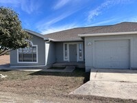 Building Photo - Inviting Duplex with a Touch of Country Charm