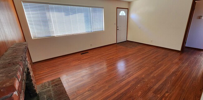 Building Photo - 1703 Marshall Ct