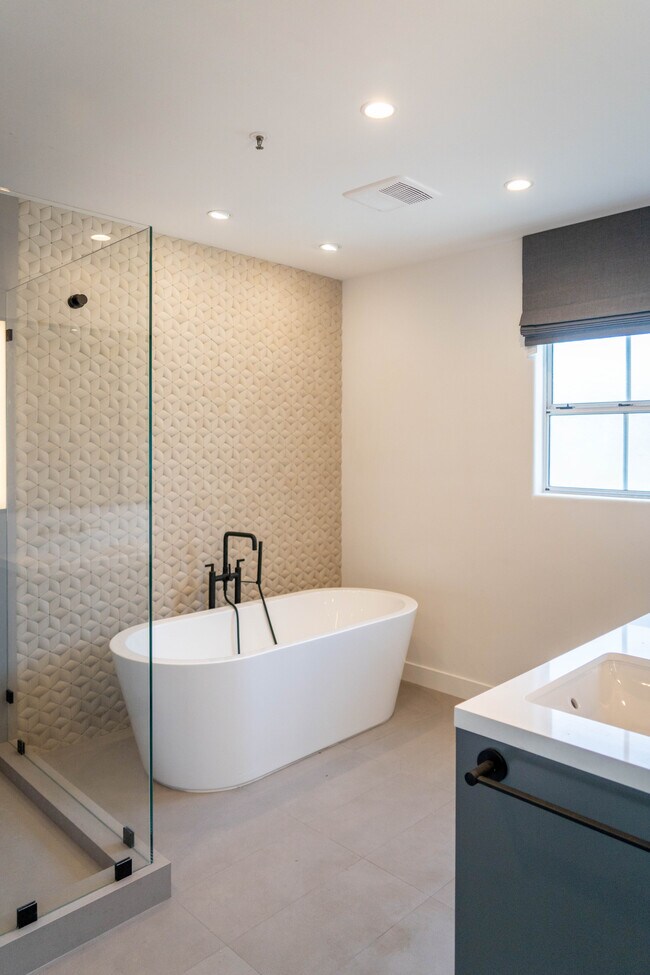 Building Photo - 2222 Neilson Way